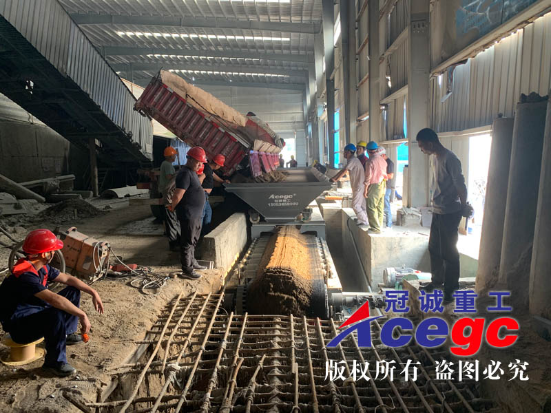 液壓側(cè)翻卸貨平臺